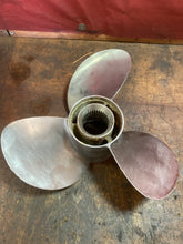 Load image into Gallery viewer, Mercruiser Bravo 3 22p Propellers