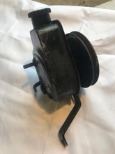 Load image into Gallery viewer, Mercruiser Power Steering Pump - V belt - Black top cap